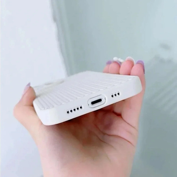 ⚠️Clearance iPhone 14/Pro/Pro Max White Textured Phone Case - Picture 3 of 4